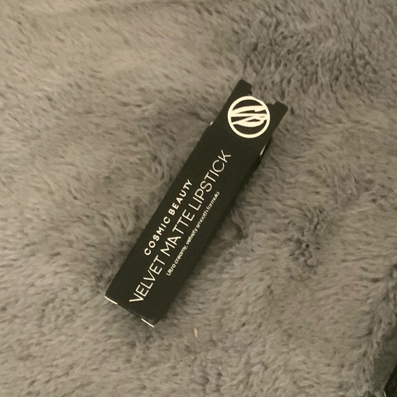 Cosmic beauty velvet matte lipstick - Picture 2 of 3